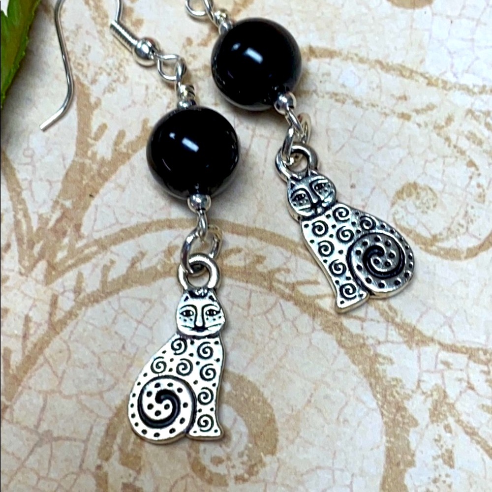 NWOT Sweet silver kitties earrings black jasper